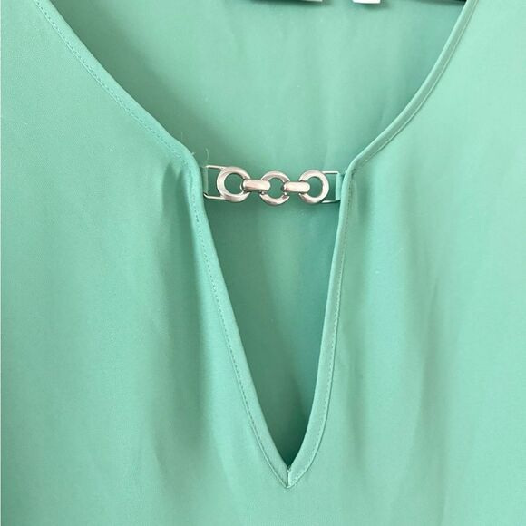 New York & Co Sheer Long Sleeve Blouse with Silver Chain Detail in Green - XL - Picture 3 of 6